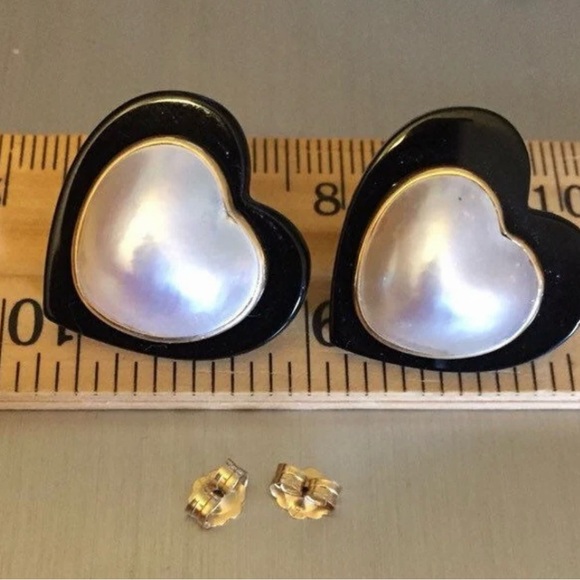 Heart Shaped Black Onyx with Mabe Pearl Center Earrings - Picture 4 of 6